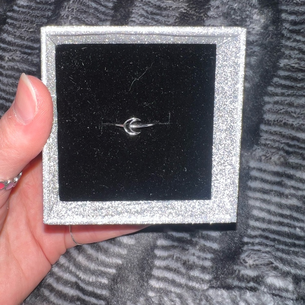 Olivia Rodrigo moon and butterfly ring - Picture 3 of 4